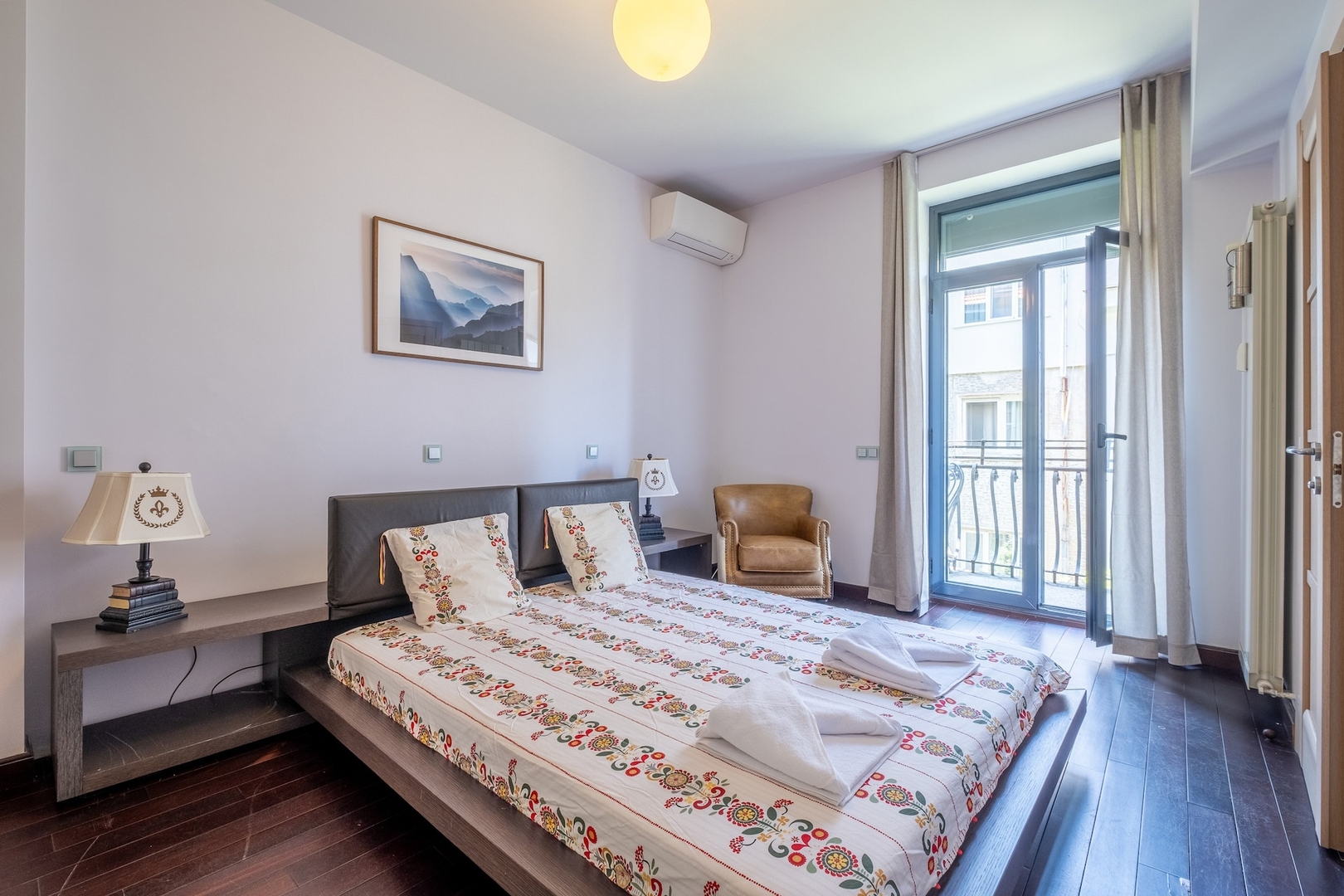 Modern yet Rustic Style City Centre Apt | 2BR/2BTH 21 Flat Manager Booking