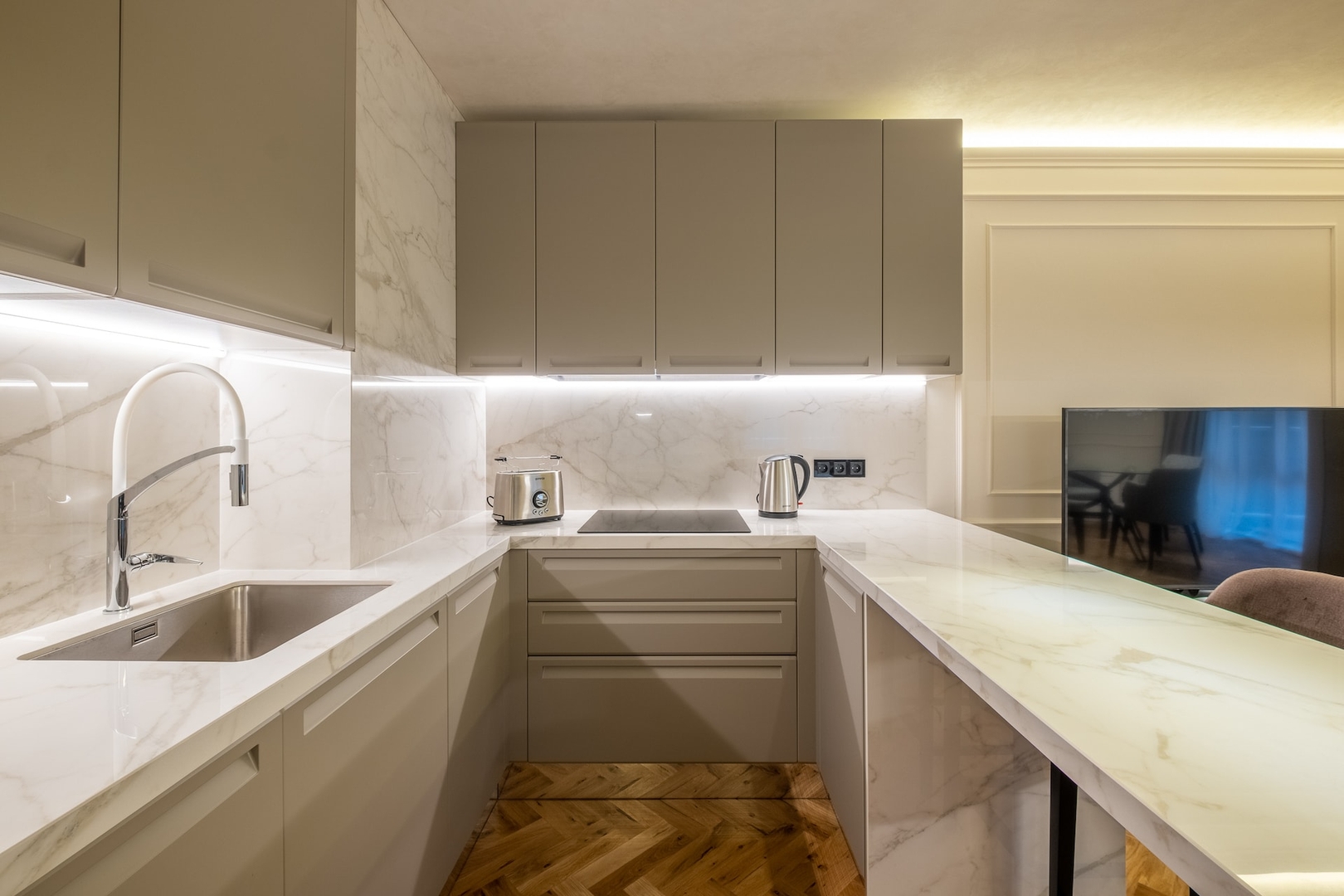 SOFapart Stylish & Fancy Place | 1 BDR 17 Flat Manager Booking