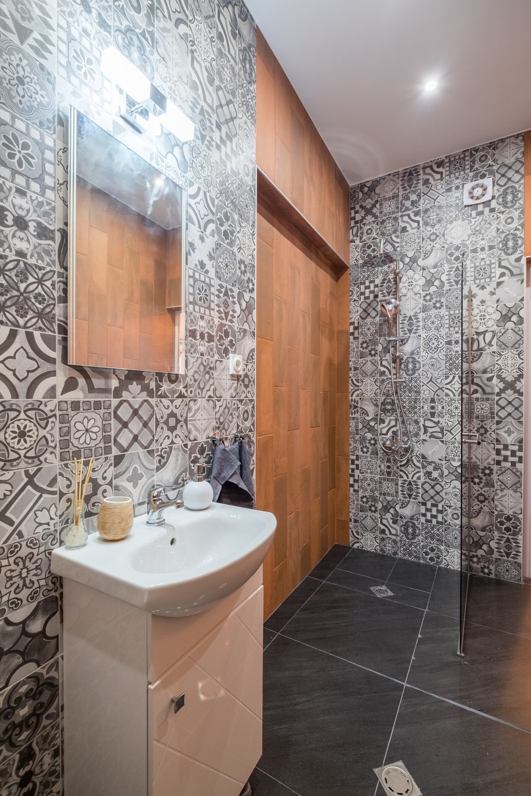 2 BDR & 2 BTHR Funky Apartment / Supreme Location 54 Flat Manager Booking