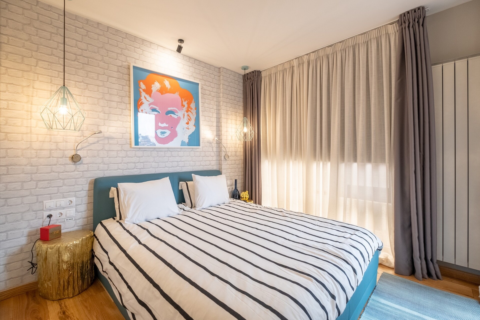⭐⭐⭐⭐⭐ High-end Designer 2BR Aprt + Lift&Balconies 18 Flat Manager Booking