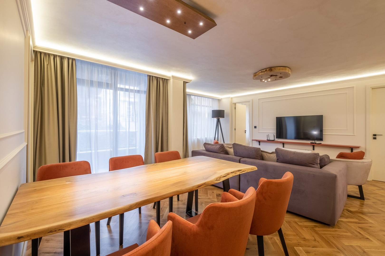 SOFapart Boutique Apt with 3 BDR + 2 BTH & Parking 0 Flat Manager Booking