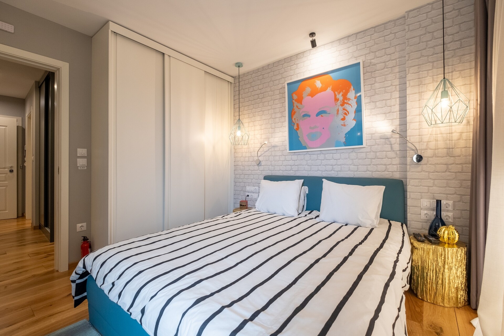 ⭐⭐⭐⭐⭐ High-end Designer 2BR Aprt + Lift&Balconies 19 Flat Manager Booking