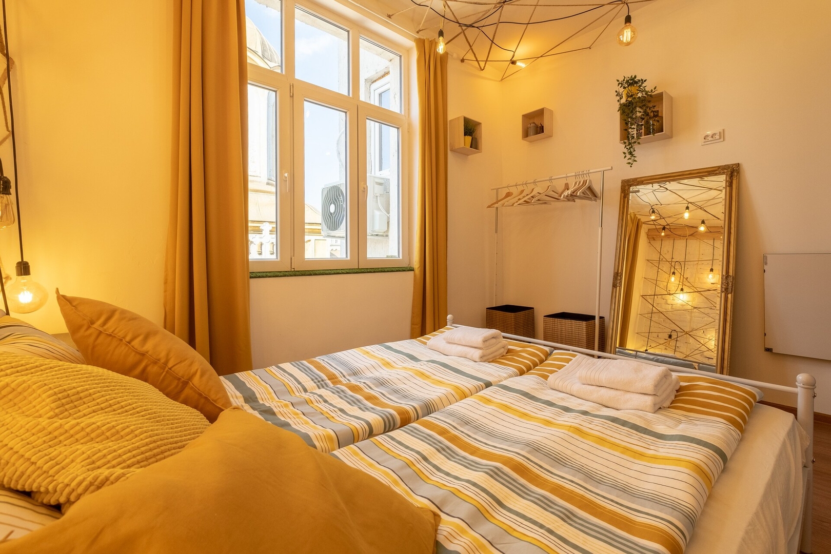 Exceptional City Gem with 1 BDR 11 Flat Manager Booking