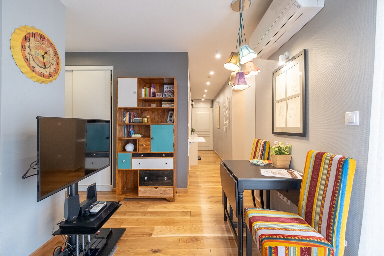⭐⭐⭐⭐⭐ High-end Designer Studio ➫ AC + Parking 17 Flat Manager Booking
