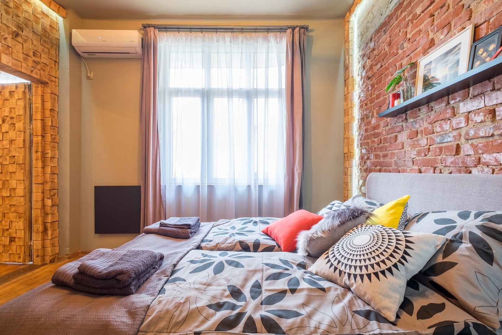 2 BDR & 2 BTHR Funky Apartment / Supreme Location 49 Flat Manager Booking