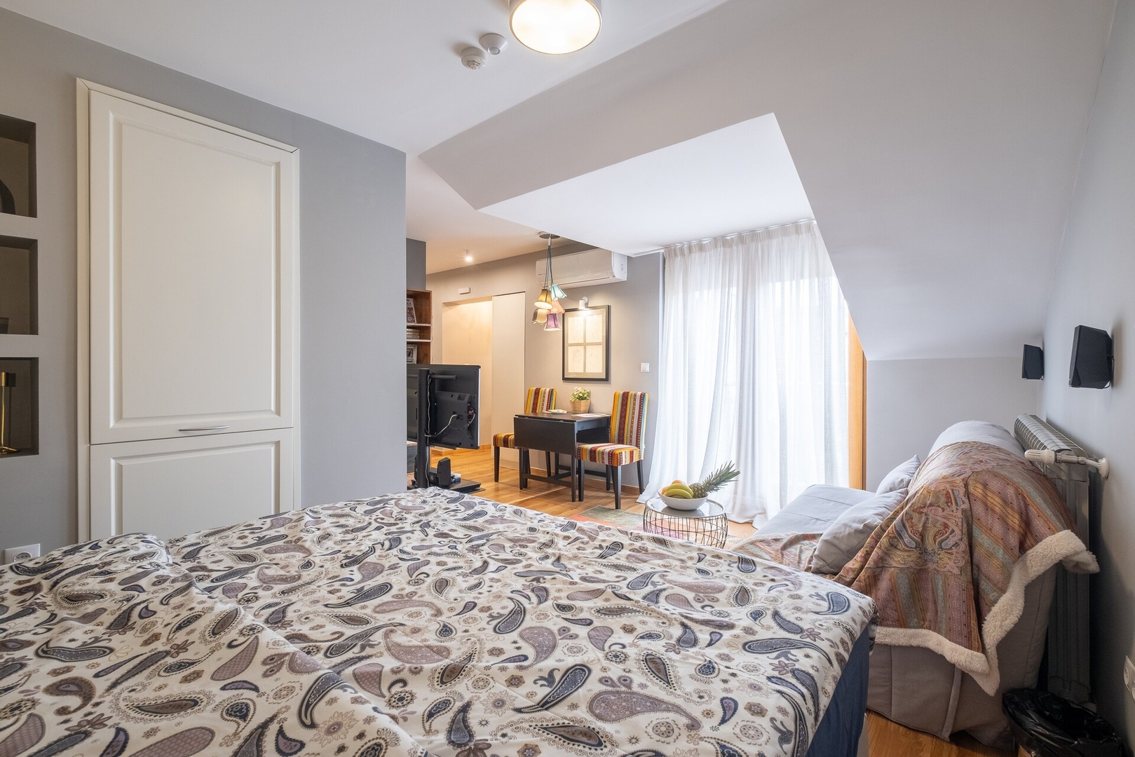 ⭐⭐⭐⭐⭐ High-end Designer Studio ➫ AC + Parking 10 Flat Manager Booking