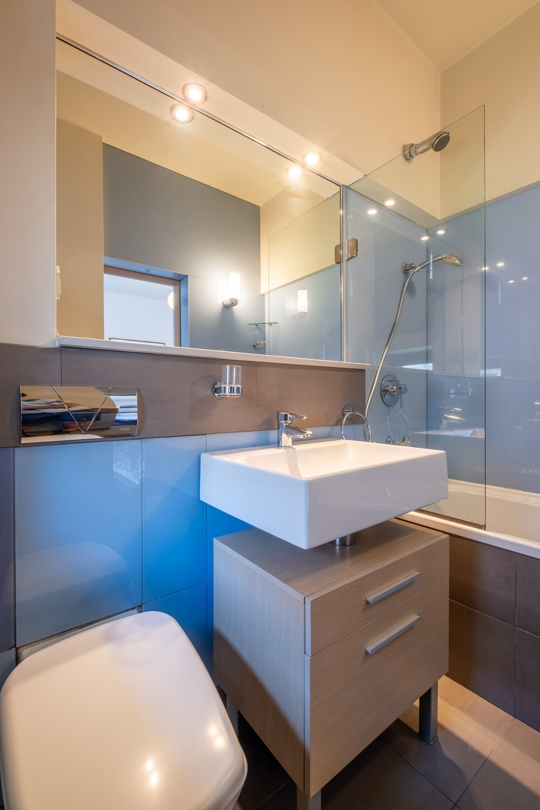 Modern yet Rustic Style City Centre Apt | 2BR/2BTH 26 Flat Manager Booking