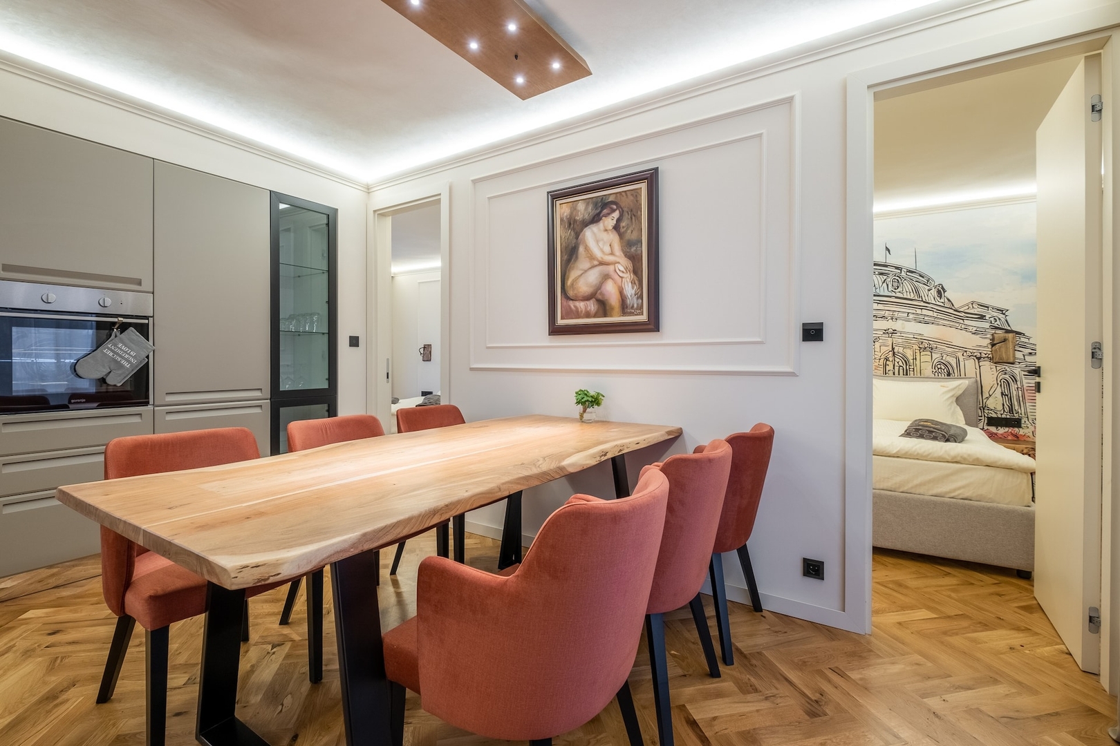 SOFapart Boutique Apt with 3 BDR + 2 BTH & Parking 6 Flat Manager Booking