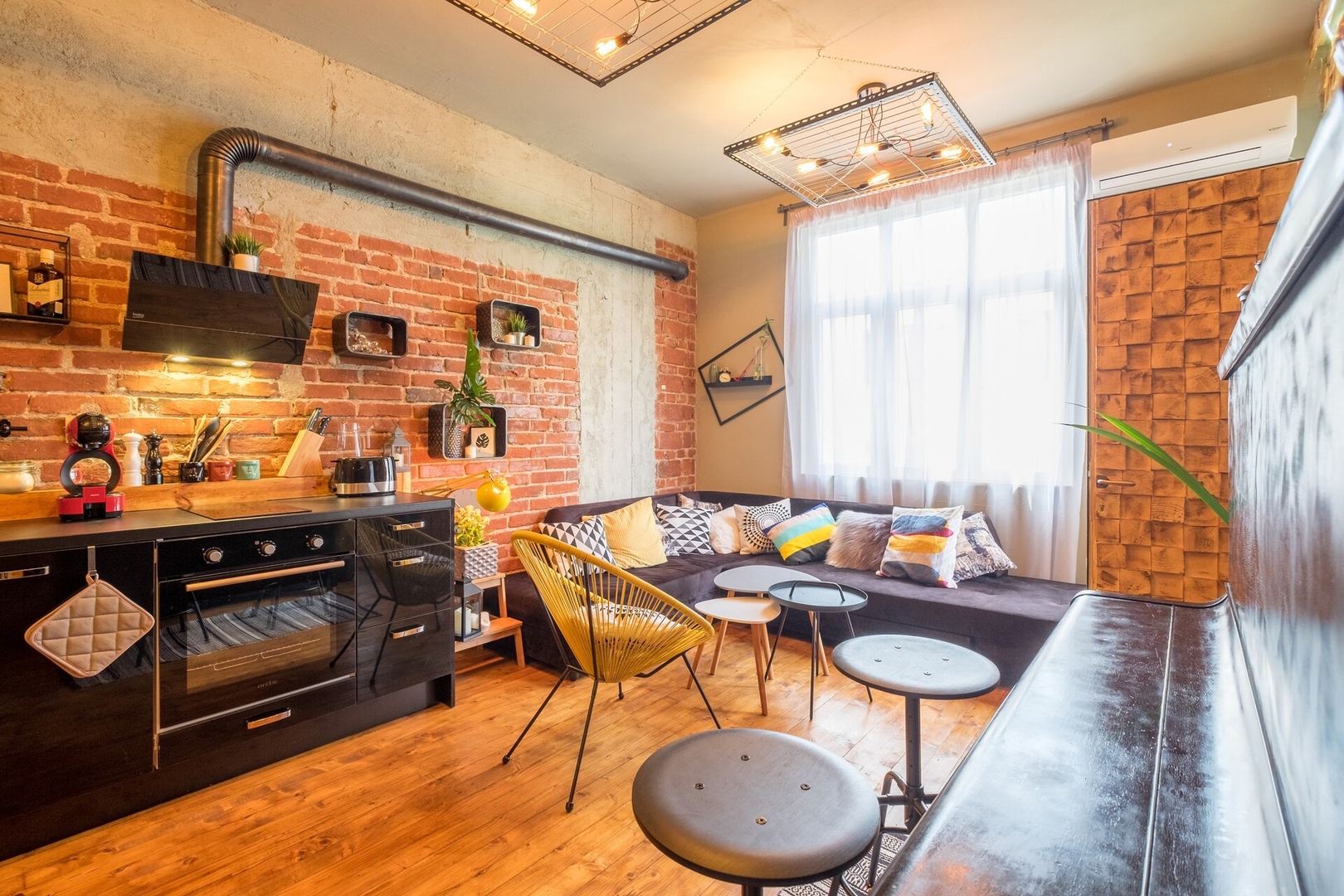 2 BDR & 2 BTHR Funky Apartment / Supreme Location 24 Flat Manager Booking