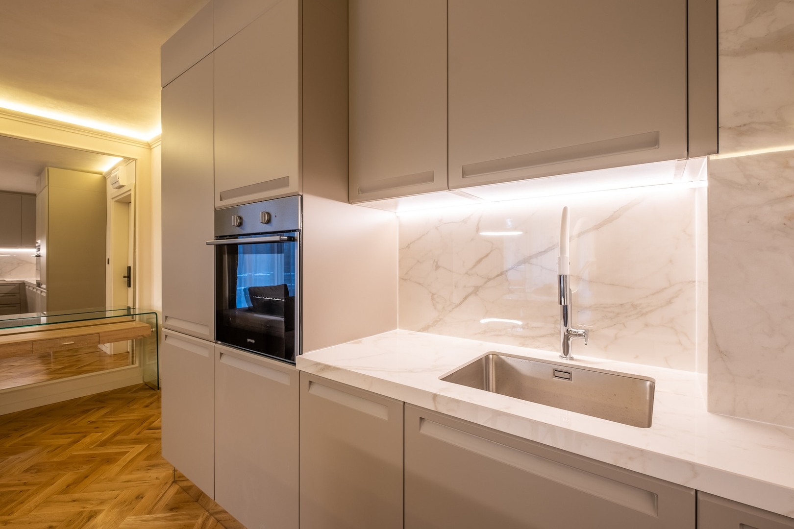 SOFapart Stylish & Fancy Place | 1 BDR 11 Flat Manager Booking