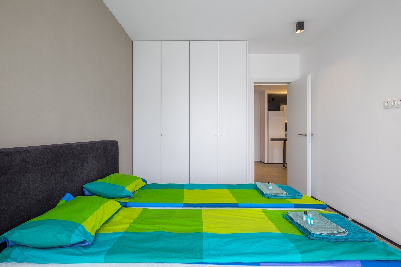 Minimal interior design / Metro Station / Luxury B 18 Flat Manager Booking