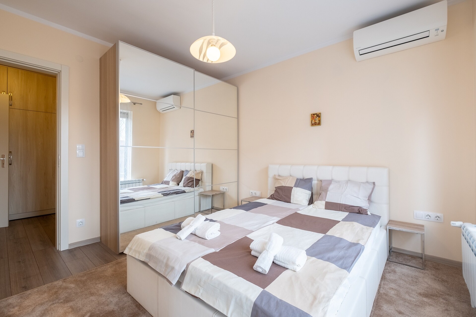 APT 32 near Mall of Sofia & Metro Station 12 Flat Manager Booking