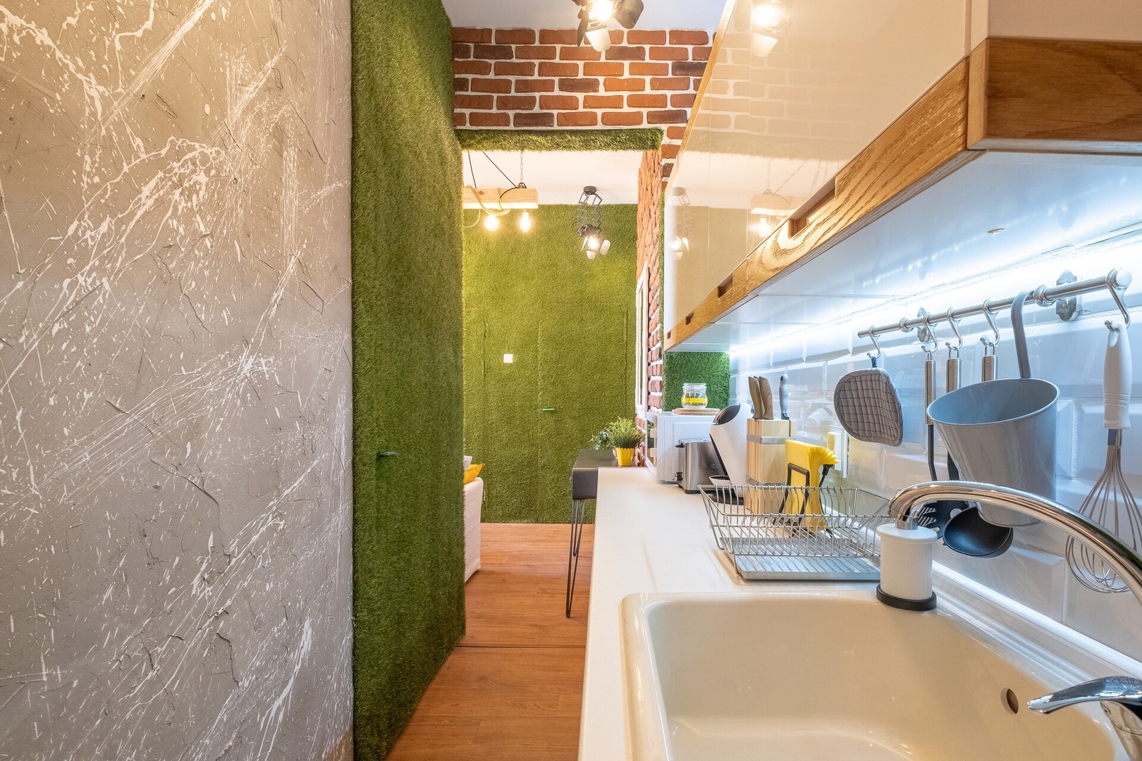Exceptional City Gem with 1 BDR 18 Flat Manager Booking