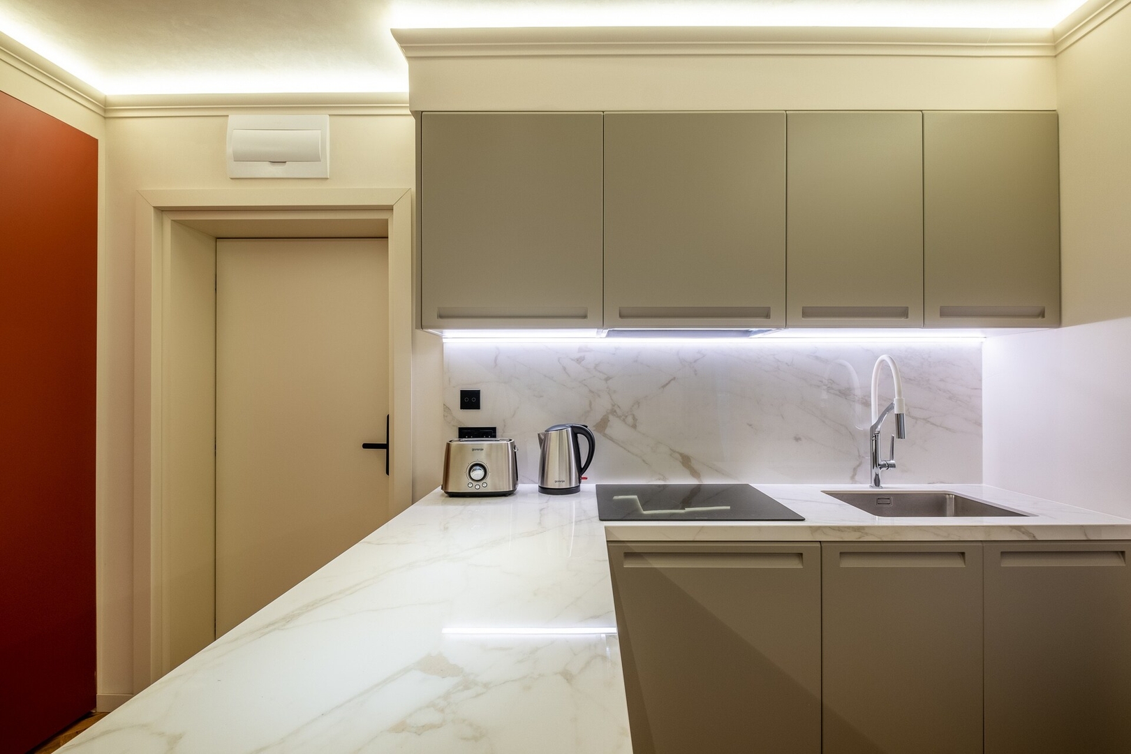 SOFapart Boutique Apt with 3 BDR + 2 BTH & Parking 1 Flat Manager Booking