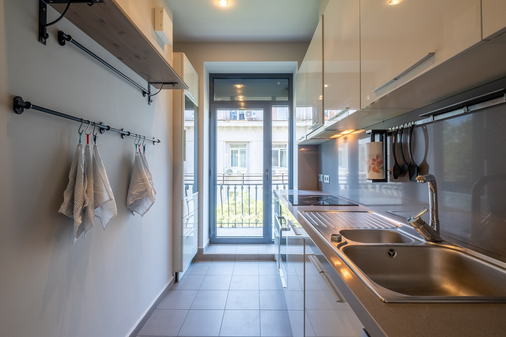 Modern yet Rustic Style City Centre Apt | 2BR/2BTH 10 Flat Manager Booking
