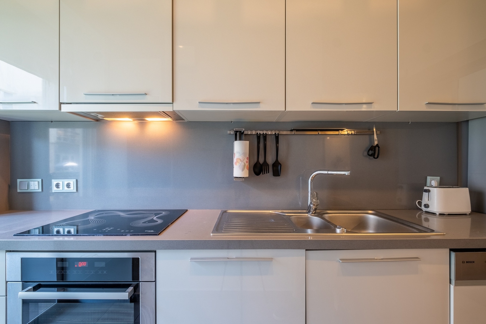 Modern yet Rustic Style City Centre Apt | 2BR/2BTH 13 Flat Manager Booking