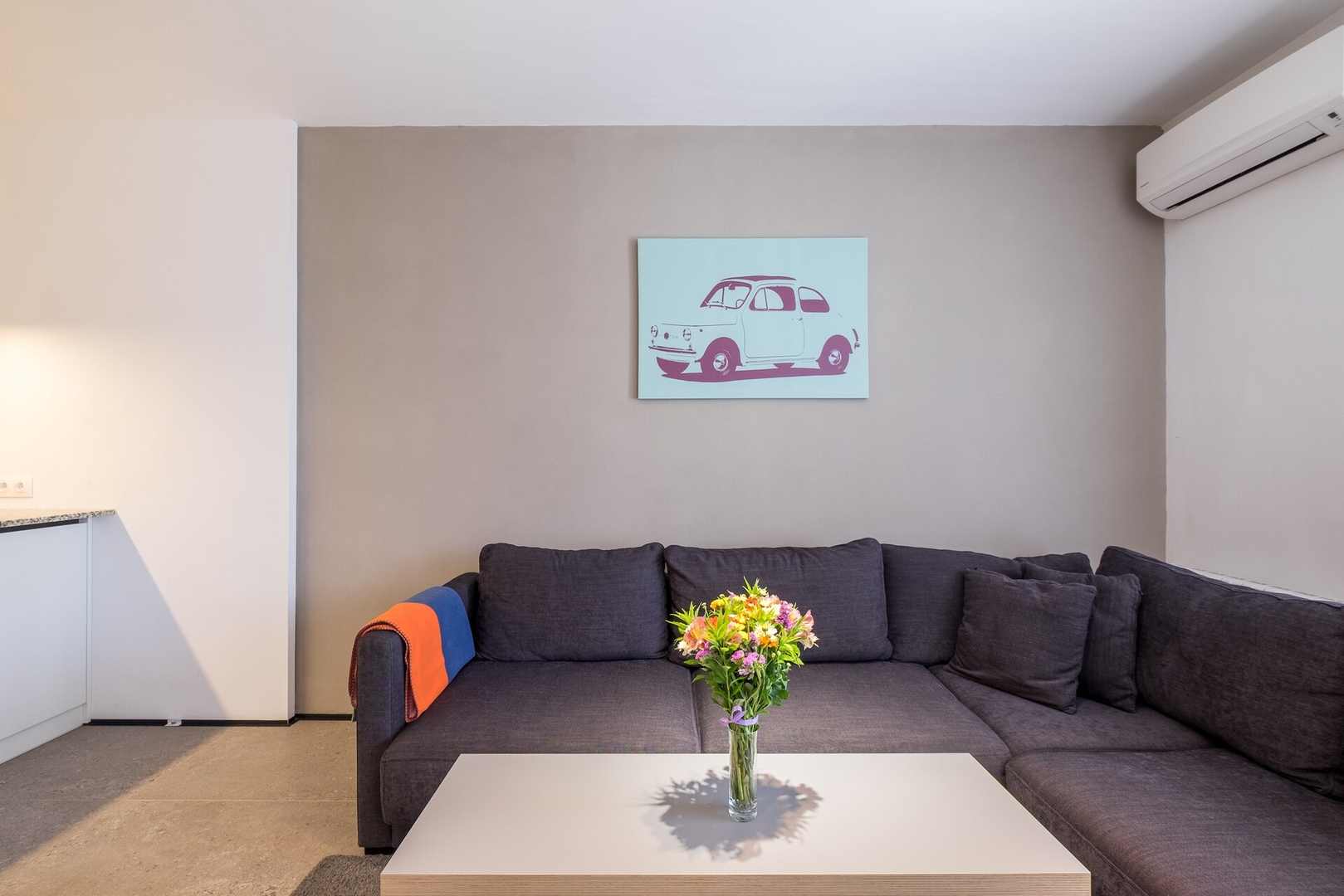 Minimal interior design / Metro Station / Luxury B 7 Flat Manager Booking