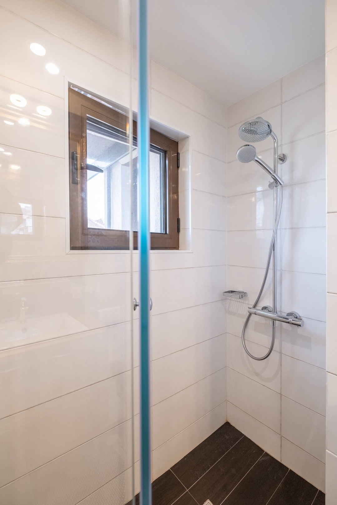⭐⭐⭐⭐⭐ High-end Designer Aprt ➫ AC & Lift & Balcony 11 Flat Manager Booking