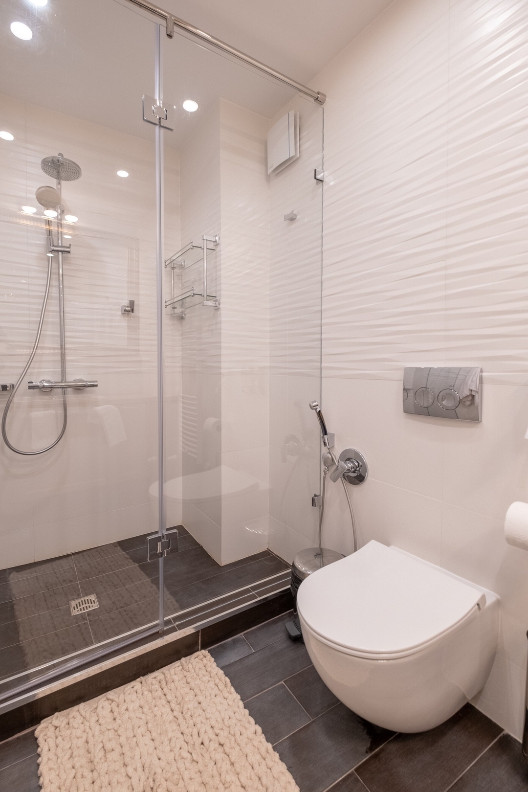⭐⭐⭐⭐⭐ High-end Designer 2BR Aprt + Lift&Balconies 41 Flat Manager Booking
