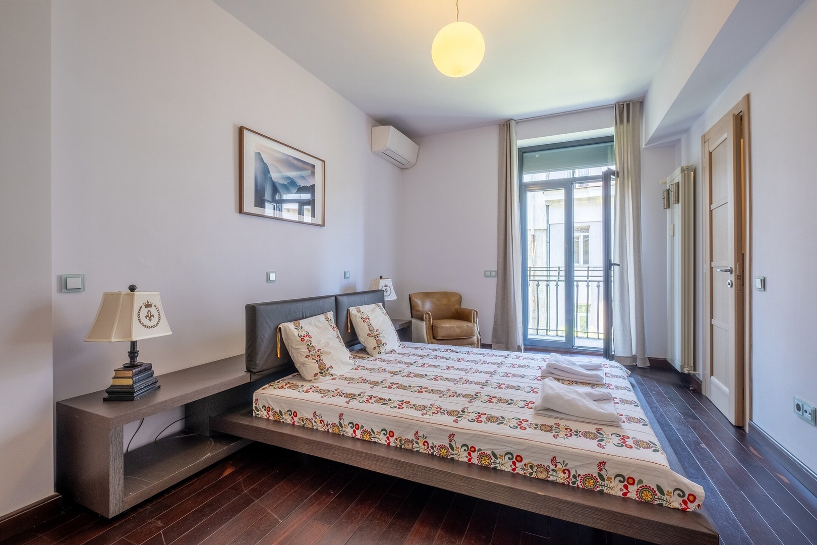 Modern yet Rustic Style City Centre Apt | 2BR/2BTH 20 Flat Manager Booking