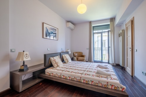 Modern yet Rustic Style City Centre Apt | 2BR/2BTH 20 Flat Manager Booking