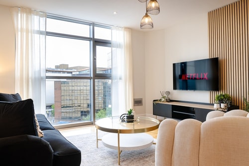 Sophisticated Cardiff Apartment Free Parking