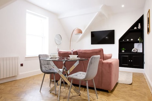 Designer Cardiff Apartments with Free Parking