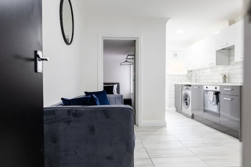 Beautiful 2 Bed Apartment Near City Centre