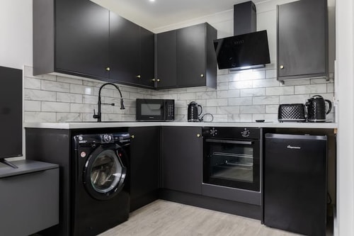 Beautiful 2 Bed Apartment Near City Centre