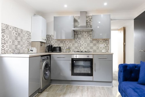 Beautiful 2 Bed Apartment Near City Centre