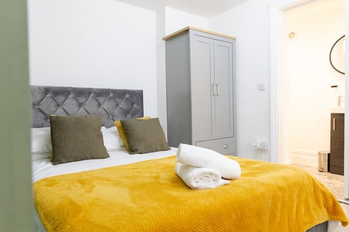 Bay City Studio Apartments in Cardiff With Kitchen