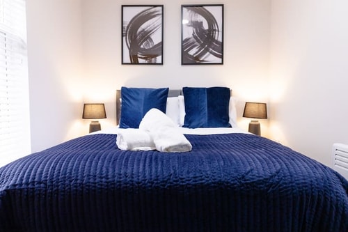 Modern 2 Bed Apartment Near City Centre
