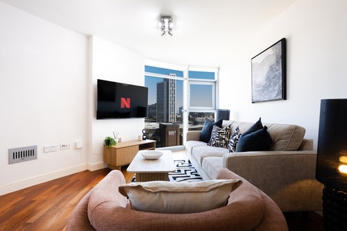 Cardiff Signature Apartment 2BR Parking Inc