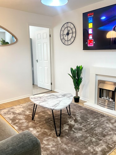 House in City Centre - Free Parking - Pet Friendly