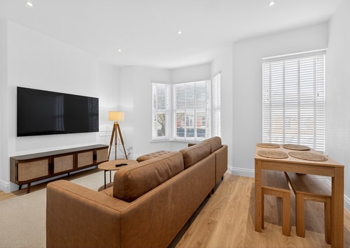 Modern 2-Bed Apartment | Prime Central Location