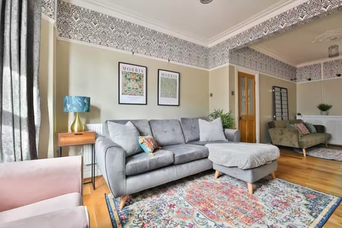 Chic and Modern 3 Bedroom House with Garden