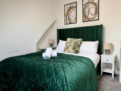 Large Apartment Cardiff City Centre Sleeps 9