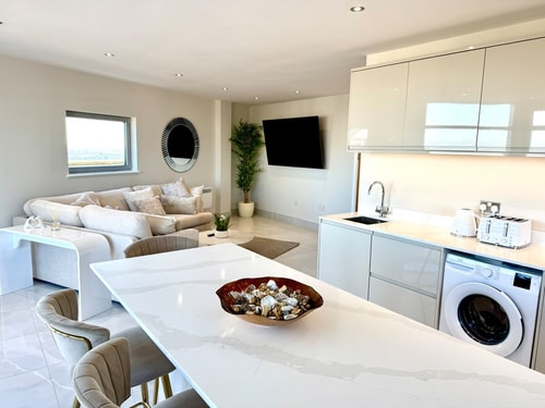 Cardiff Skyline Penthouse Apartment | Free Parking