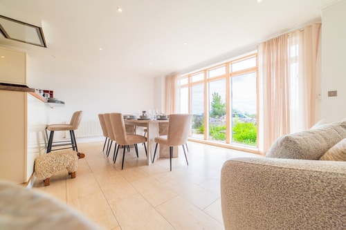 Large 4 Bed House with Garden at Cardiff bay