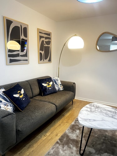 House in City Centre - Free Parking - Pet Friendly