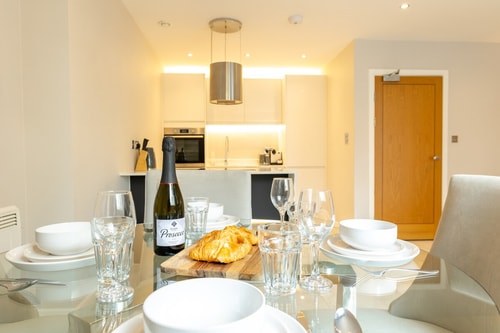 Exclusive Cardiff Centre Apartment Free Parking