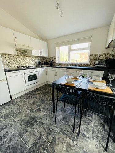 Y - 28 Penarth Road Flat A - 2bed Sleep 5