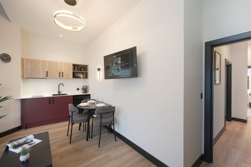 Z13 - Sixty Apt 15 - 2 Beds