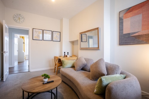 Flat 2, 102 Llandaff road
