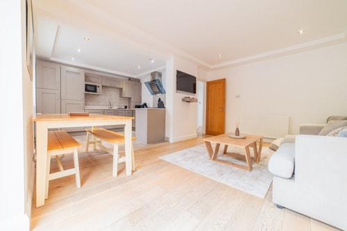 4 Clos y Graig, Rhiwbina, CF14 6SN