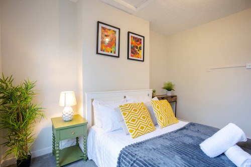 Flat 2, 102 Llandaff road