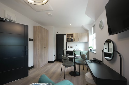 Z - Sixty Apt 5 - 1 Bed - Main