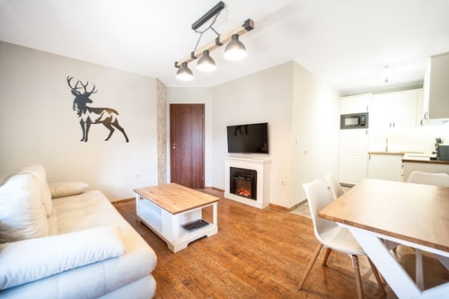 Host2U 2 BR Suite Free Pool, Parking, Ski-shuttle