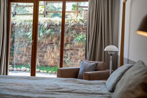Designer 2 Bedroom Ap/ Fireplace / Free parking 10 Host2u