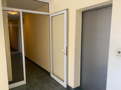 Host2U Luxury /Private Parking /Next to Metro 9 Host2u